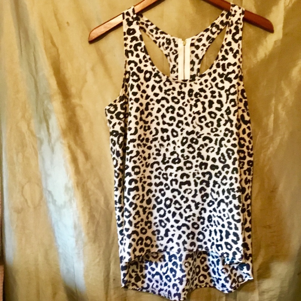 Beautiful black and white tiger printed tank top.